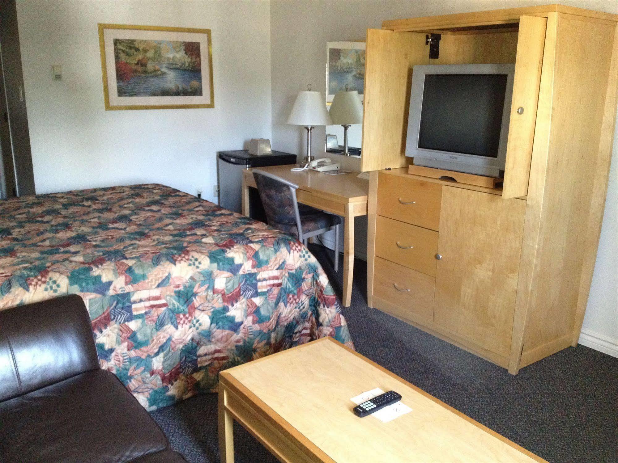 Eastglen Inn Edmonton Bagian luar foto