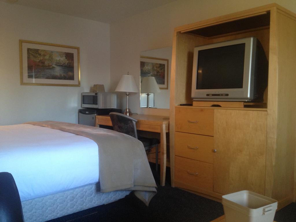 Eastglen Inn Edmonton Bagian luar foto