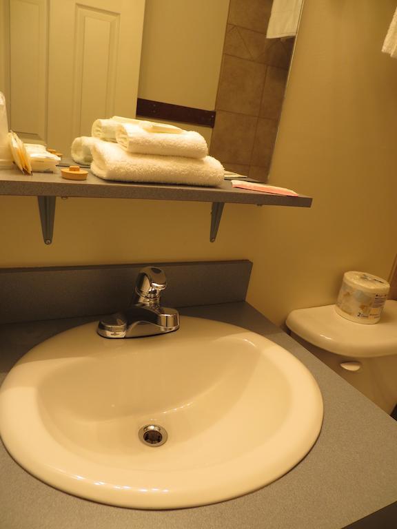 Eastglen Inn Edmonton Bagian luar foto